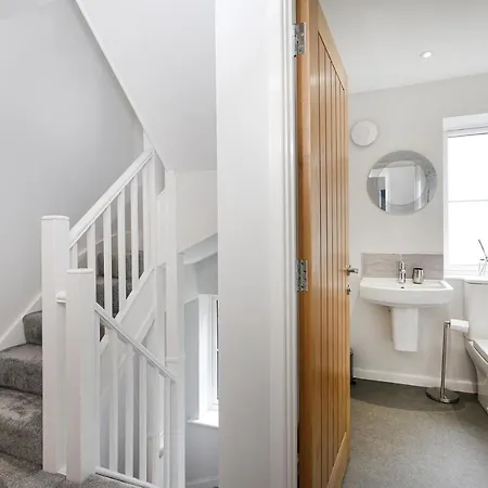 Host & - Captain's Retreat