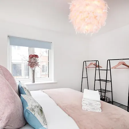 Host & - Captain's Retreat Whitby