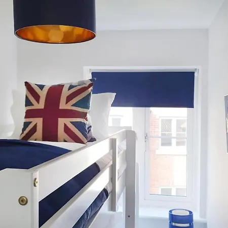 Host & - Captain's Retreat Whitby