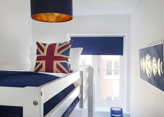 Host & - Captain's Retreat Whitby